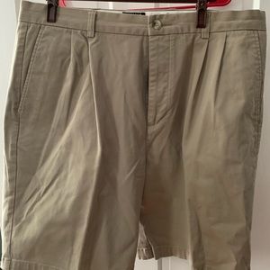 Used Adidas Sz 36 Stretch Khaki Golf shorts.
